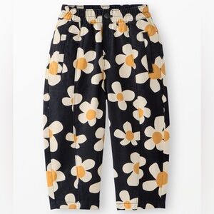 Hanna Andersson: Twill Barrel Pants in daisy pattern, size 8!